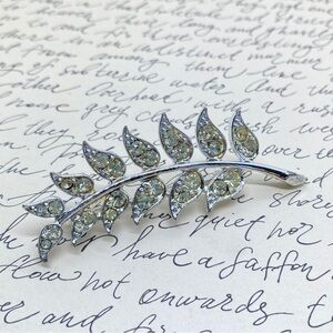 SARAH COVENTRY Large Rhinestone Leaf Brooch
